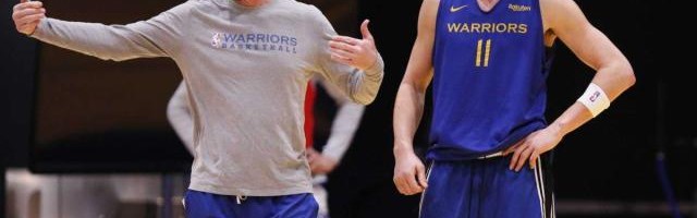 开云官方网站-科尔：会永远相信汤普森 库里季中挣扎我有责任