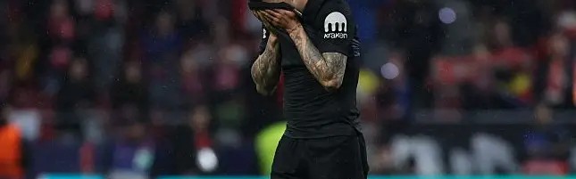 开云体育官方网站-全员卧底？热刺欧冠离大谱 开场22分钟4次失误送礼 22岁门将获0分