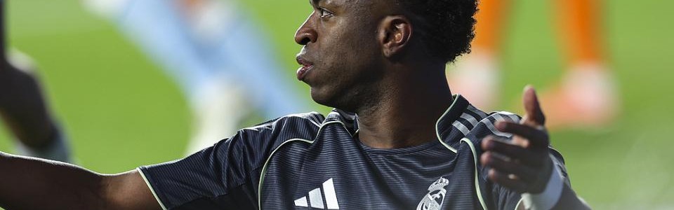 开云体育官方网站-不顾皇马输赢只想炫技 1.5亿巨星彩虹过人却出糗 遭球迷狂嘘+哄笑